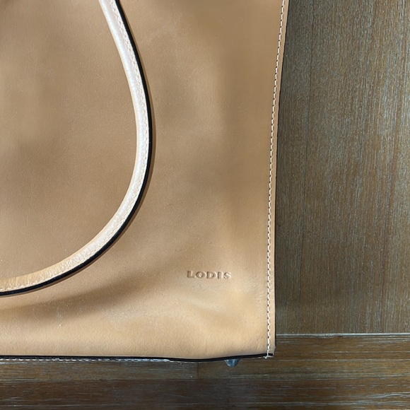 Lodi’s Tan Leather Laptop Bag - Picture 3 of 9